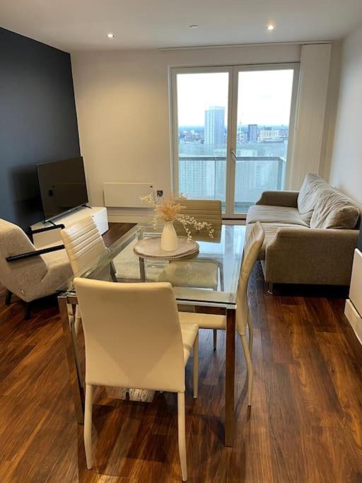 Lovely 2-Bedroom Condo With Balcony Manchester Dış mekan fotoğraf