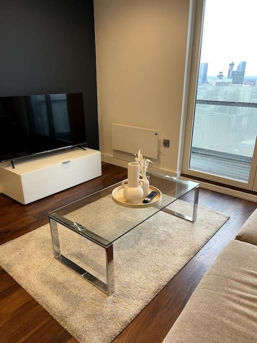 Lovely 2-Bedroom Condo With Balcony Manchester Dış mekan fotoğraf